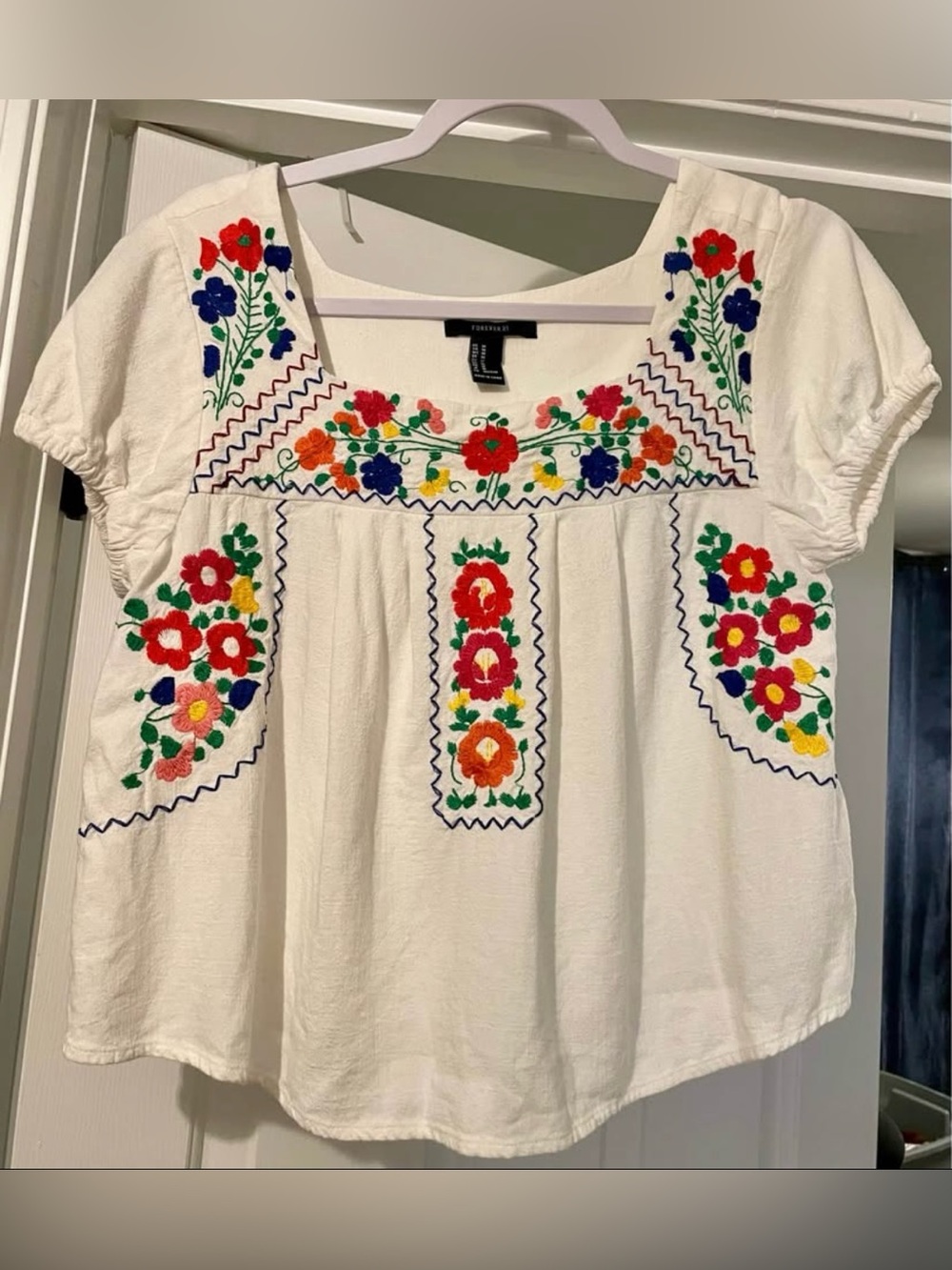 Forever 21 Embroidered Floral Peasant Top – Size Medium